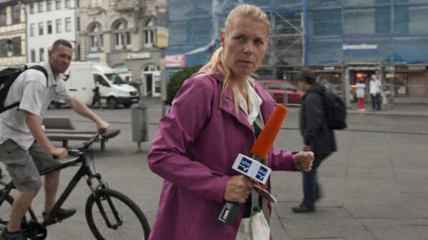 Regels zijn regels: Fietser rijdt over stoep en krijgt paraplu in spaken