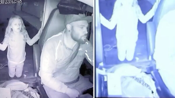 FedEx-bezorger in rechtszaal na ontvoering en wurging van 7-jarig meisje