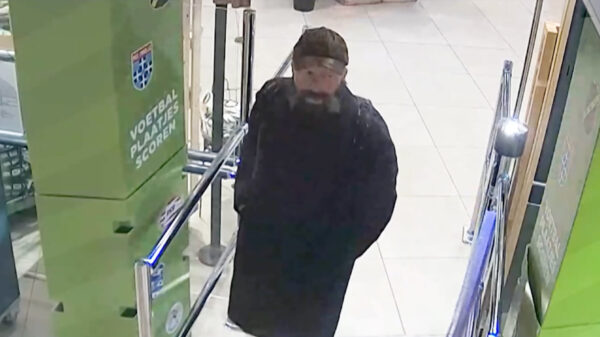 Man legt explosief in schap van supermarkt, dagen later ontploft het