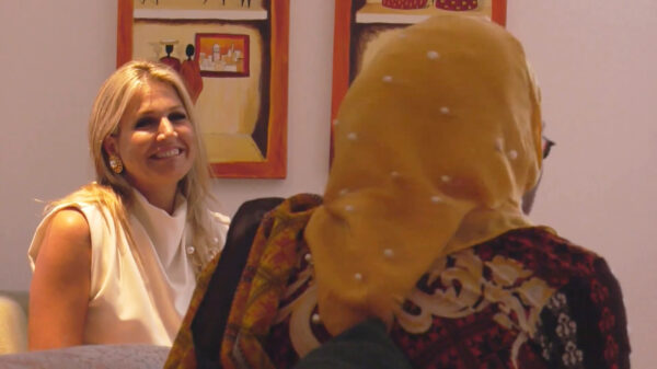 Geen hand voor koningin Máxima in Amsterdams buurthuis, Wilders woest