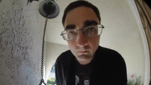 Ring-deurbel nachtmerrie: Jason gaat compleet psychopaat op z'n buurman