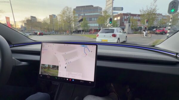 Nederland laat als eerste in Europa Tesla's met Full Self Driving toe