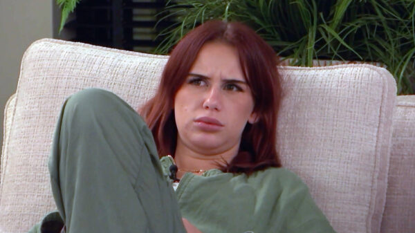 Randstadmeisje Flinder krijgt spoedcursus illegale piratenzenders van Luuk