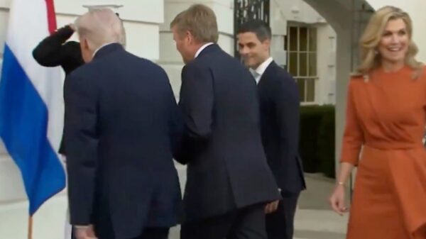 Awkward: Willy negeert Rob Jetten tijdens bezoek aan Trump