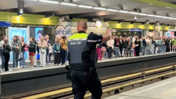 BOA gaat helemaal op in K3-sfeertje op Rotterdam Zuidplein