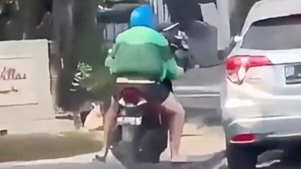 Het bewijs dat Chinezen en scooters niet heel goed samengaan