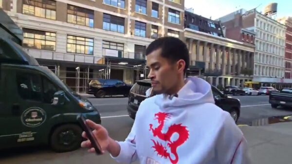 Livestreamer Sneako krijgt onverwachts een klap tijdens livestream in New York