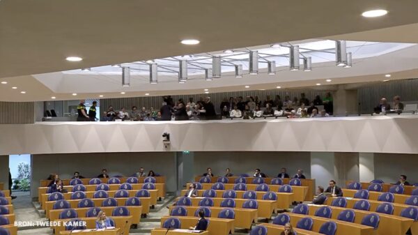 Video: Schreeuwende Palestijnse activisten tijdens debat over Midden Oosten