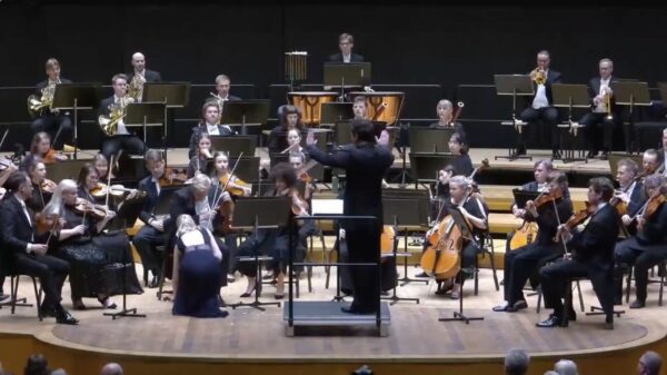 Oeps: Dirigent beukt viool van 1 miljoen euro uit de handen van solist