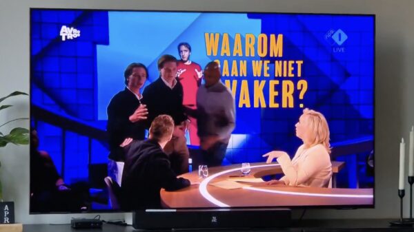 Uitzending Eva verstoord door 2 koorballen: "Waar kunnen we drankje bestellen?"