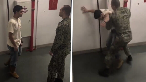 Stoere jongen zoekt ruzie met marinier en krijgt direct spijt