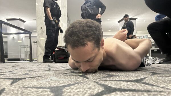 Beelden: Trump geëvacueerd na schietincident bij Correspondents’ Dinner