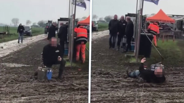 Dronken strijder met koelbox en biertje probeert weg te banen door de modder