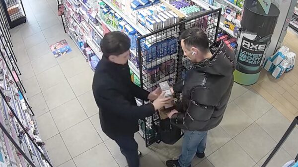 Twee lafbekken stelen voor ruim €1500 aan producten bij drogist in Zwolle