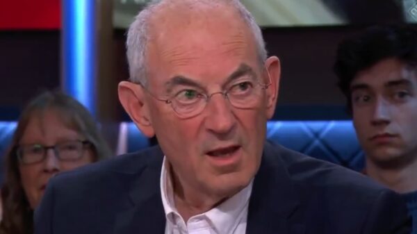 'Als je een azc in je achtertuin hebt, wil je die niet meer kwijt,' aldus Job Cohen