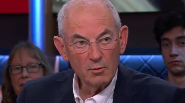 'Als je een azc in je achtertuin hebt, wil je die niet meer kwijt,' aldus Job Cohen