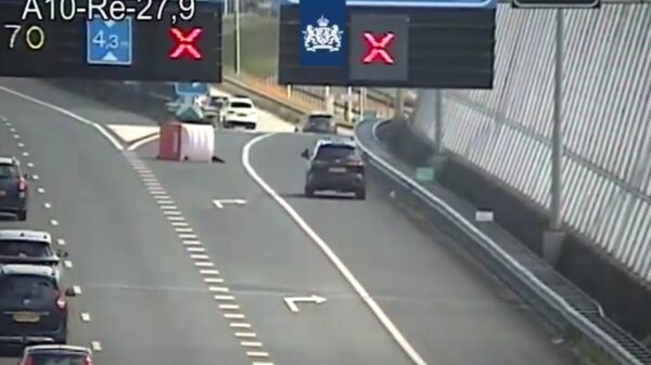 Wtf!? Lesauto's negeren rode kruizen op A10 bij Amsterdam