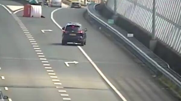 Wtf!? Lesauto's negeren rode kruizen op A10 bij Amsterdam