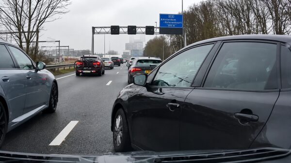 Idioot kiest preciés het verkeerde moment om van banen te wisselen