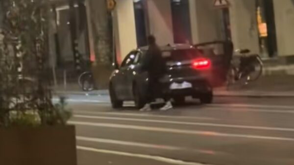 Opgefokte kansenparel gaat los met ketting tijdens ruzie in Amsterdam