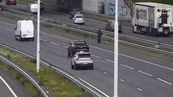 Darwin Awards-kandidaat gespot met fatbike op de Van Brienenoordbrug