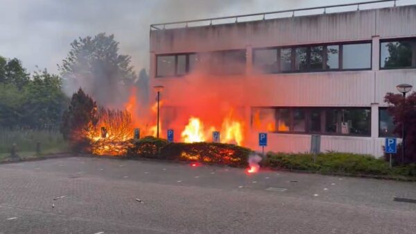 Demonstratie bij azc Loosdrecht loopt volledig uit de klauwen na brandstichting