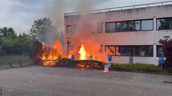 Demonstratie bij azc Loosdrecht loopt volledig uit de klauwen na brandstichting