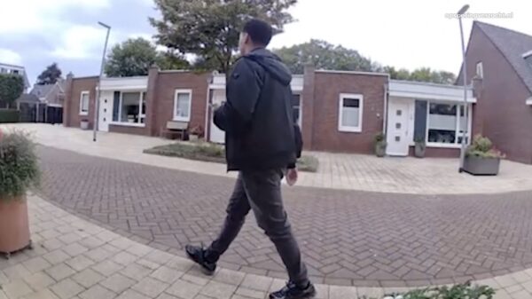 Zoekzoek: Bejaarde vrouwen van gouden sierraden bestolen door nepagenten