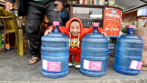 We brengen een dagje door met de allerkleinste man ter wereld