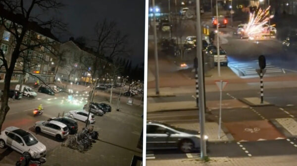 Kansloos scootertuig beschiet motoragenten met vuurwerk in Amsterdam