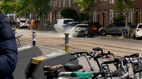 Amsterdams stuntwerk: Dronken dwaas rampt de boel kort en probeert te vluchten