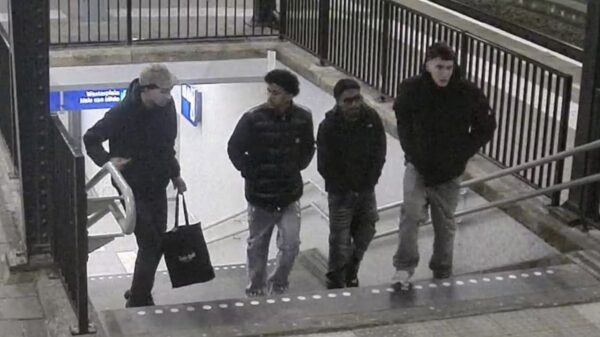 Viertal mishandelt en berooft twee jongens op station Castricum