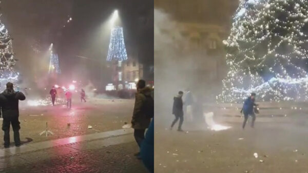 De Dam in Amsterdam leek op oudejaarsnacht op een oorlogsgebied