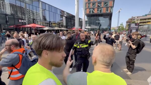 Pro-Palestinademonstranten vallen PowNews-ploeg aan op Utrecht CS