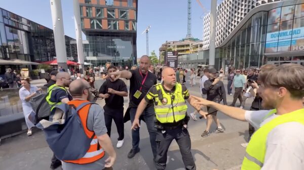 Pro-Palestinademonstranten vallen PowNews-ploeg aan op Utrecht CS