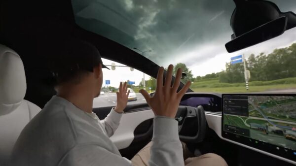 FSD-systeem van Tesla voorkomt ongeluk tijdens autoritje van Enzo Knol