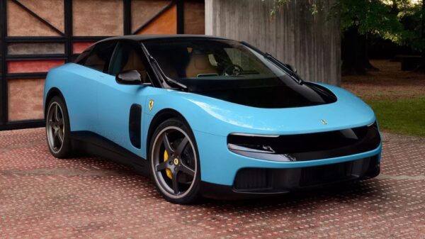 Nieuwe elektrische Ferrari Luce maakt fans woest: "’Lelijkste auto ooit"