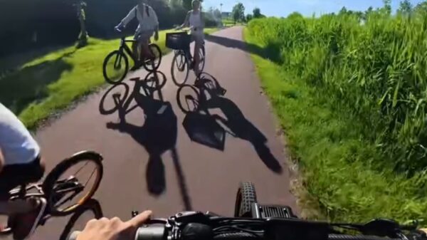 POV: Fatbike-huftertje knalt als een debiel over de straat