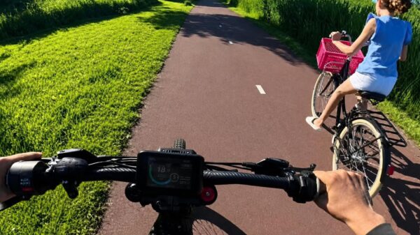 POV: Fatbike-huftertje knalt als een debiel over de straat