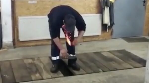 De garage verbouwen kan natuurlijk ook met wat overgebleven vuurwerk van oud & nieuw