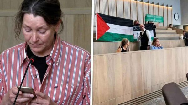 Activisten verstoren Amsterdamse raadsvergadering met omstreden Hamas-tekst