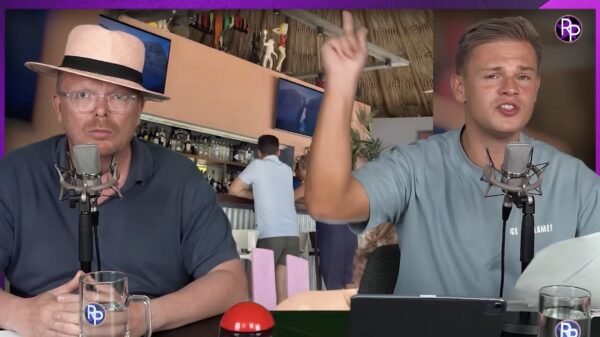 Roddelpraat: "Wilfred gaat op Curaçao vreemd met deze blonde vrouw"
