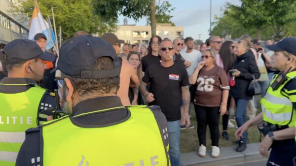 Chaos in Uithoorn: Demonstranten in verzet tegen de komst van een AZC