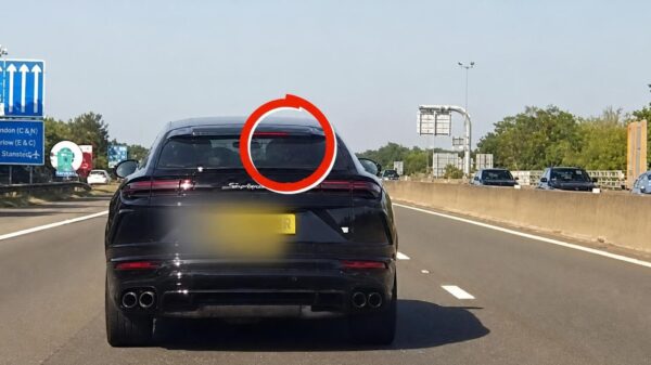 Beelden: Raheem Sterling met lachgas gespot vlak voor heftig ongeluk