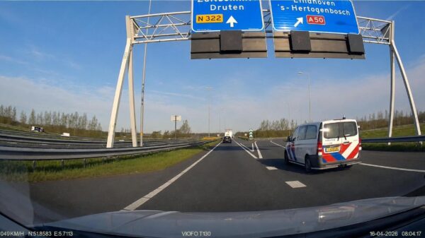Instant karma op de A50: asociale inhaalactie direct aangepakt door politie