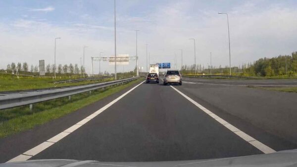 Instant karma op de A50: asociale inhaalactie direct aangepakt door politie