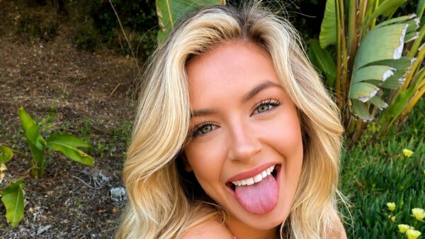 Begin je dag fris en fruitig met deze verzameling bikini toppers!