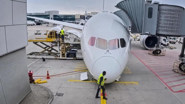 Gloednieuwe Dreamliner verandert in duur knikvliegtuig op luchthaven Frankfurt