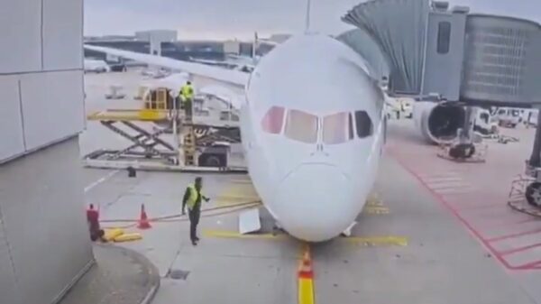 Gloednieuwe Dreamliner verandert in duur knikvliegtuig op luchthaven Frankfurt