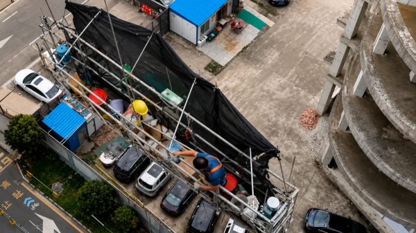 Bouwvakkers beleven broekpoepmoment op grote hoogte